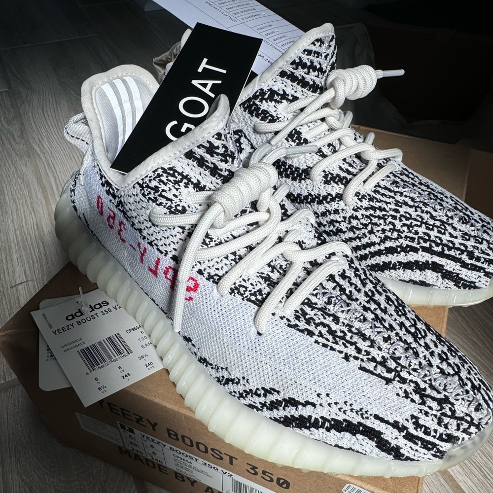 Adidas Yeezy zebra
